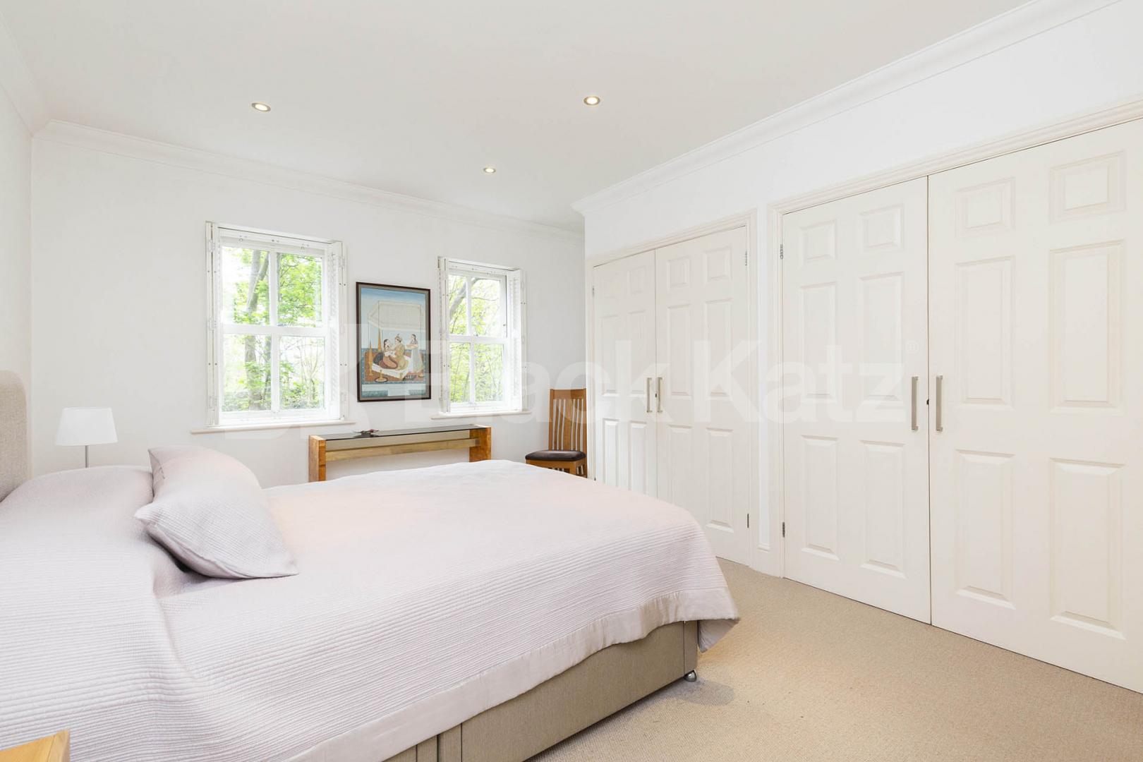 An approximately 1000sqf 2 bedroom plus study with underground parking Cholmeley  Park, Highgate